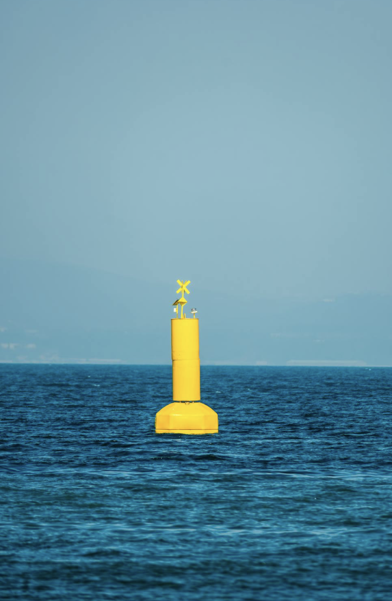 Qué significa una boya amarilla en el mar